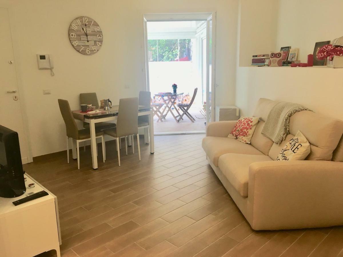 The Shabby House - Charming Seaside Retreat In Central Anzio, Steps From Beach And Train Station Экстерьер фото